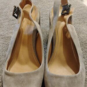 New Vionic "Nareen" Gray Suede Slingback w/Block Heels - Size 11